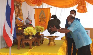"วัฒนา"ผวจ.ศรีสะเกษ พิธีมอบเงินและสิ่งของพระราชทาน