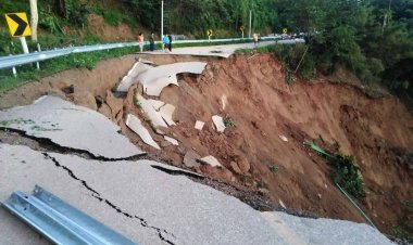 ตาก-ฝนตกหนัก ทางหลวงหมายเลฃ 1175 ตอน ห้วยส้มป่อย – เจดีย์ยุทธหัตถี กม.55+300  พังเสียหายคันทางทรุดตัว