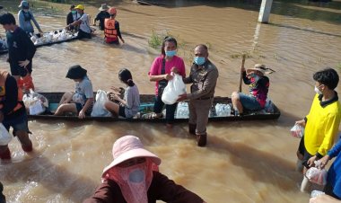 ตร.จิตอาสาชัยภูมิออกมอบอาหาร-ช่วยอำนวยความสะดวกทุกพื้นที่