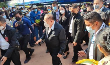 พปชร.เกณฑ์สส.ตบเท้าต้อนรับ"บิ๊กป้อม"ลงพื้นที่ตรวจน้ำท่วมคึกคัก (มีคลิป)