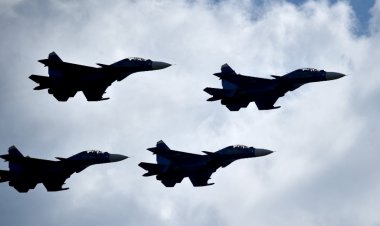 กองทัพจีนส่งฝูงเครื่องบินรบ 38 ลำ บินกระหึ่มท้องฟ้า ขู่ไต้หวันในวันชาติ