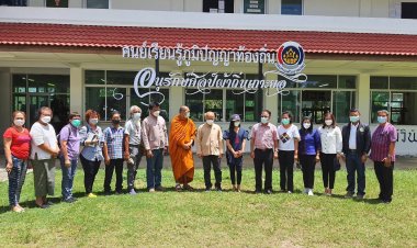 รองอธิบดีกรมการพัฒนาชุมชน  ติดตามการดำเนินงานโครงการส่งเสริมภูมิปัญญาการทอผ้าจังหวัดสงขลา