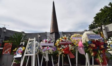พรรคการเมืองตบเท้า ร่วมรำลึก 48 ปี 14 ตุลา นายกฯส่ง "อนุชา" กล่าวสดุดีวีรชน  (ประมวลภาพ)