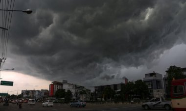 กรมอุตุฯ เตือนทั่วไทยฝนตกหนัก 51 จังหวัดอ่วม กรุงเทพ-ปริมณฑลไม่รอด