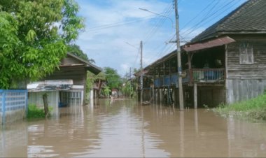 เขื่อนห้วยสโมงเร่งพร่องน้ำทะลักท่วมชุมชนตลาดเก่า100ปีปราจีนฯรอบที่ 4 (ชมคลิป)