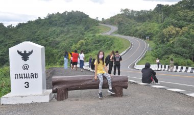 นักท่องเที่ยวแห่ถ่ายรูป เช็คอิน ถนนโค้งเลข 3 เมืองน่าน