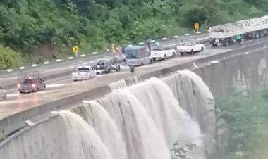 พายุฝนตกหนัก ดอยรวก เป็นน้ำตก   สะพานขาด  ถนนตาก-แม่สอด กลายเป็นอัมพาต