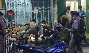 ชาวบ้านดินแดงผวา!! พบกระเป๋าบรรจุวัตถุระเบิด ซุกถังขยะหน้าบ้าน (มีคลิป)