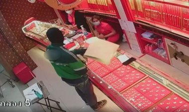 หนุ่มสวมเสื้อฟู้ดไรเดอร์บุกจี้ทองกลางเมืองชุมพรเชิด 20 บาทหนีลอยนวล