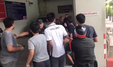 นำตัวพ่อเลี้ยงโหดฆ่าเด็ก 8 ขวบทำแผน ถูกประชาชนรุมประชาทัณฑ์ เพื่อนบ้านบอกทนไม่ได้ ทั้งด่าแม่เด็กไม่ยอมปกป้องลูก