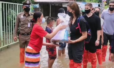 อุปทูตอิสราเอล รุดมอบถุงยังชีพซับน้ำเหยื่อน้ำท่วมเมืองโคราช(มีคลิป)