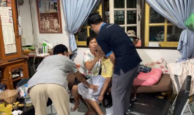 ลุงวัย 78 กินข้าวต้มมัดทั้งเปลือกติดคอโชคดีกู้ภัยช่วยทัน