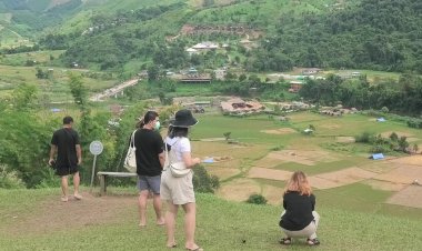 เที่ยวเมืองน่านคึกคัก นทท.แห่สัมผัสหมู่บ้านสะปันอำเภอบ่อเกลือจนที่พักไม่เพียงพอ