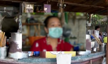 แม่ค้าก๋วยเตี๋ยวแจงเหตุสาดน้ำร้อนใส่ชายเร่ร่อนเพราะเมาเหล้าและพูดจาลวนลามลูกค้าสาวในร้าน