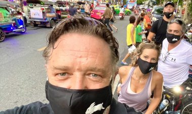 โฆษก รบ. ขอบคุณ Russell Crown ช่วยโปรโมทเปิดประเทศ-บอกนายกฯเสียใจลิซ่ามาไม่ได้ ให้เชิญศิลปินโลกคนอื่นมาร่วม