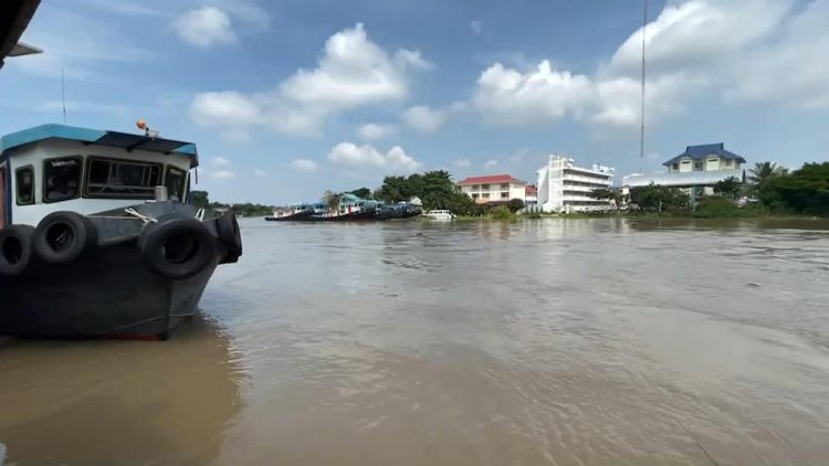 อยุธยายุติการกู้เรือจมกลางเจ้าพระยาหลังพบศพผู้คุมเรือ