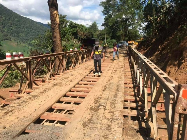 ติดตั้งสะพานเบลีย์ เส้นทางสายบ้านตาก - แม่ระมาดสัญจรได้แล้วชั่วคราว