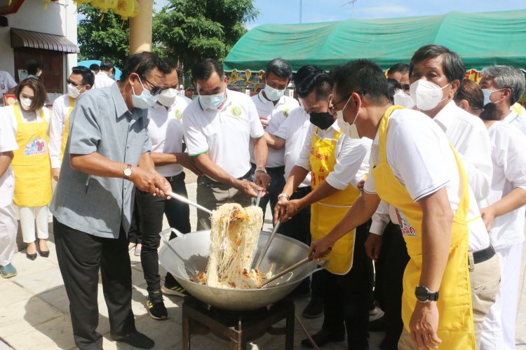 พิจิตร มูลนิธิเจ้าพ่อแก้วบางมูลนากเริ่มเทศกาลกินเจ