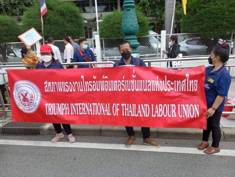 เครือข่ายแรงงานเพื่อสิทธิประชาชน-สหภาพแรงงานไทรอัมพ์ บุกทำเนียบ ร้องเงินชดเชยหลังถูกเลิกจ้างกว่า 200 ล้านบาท