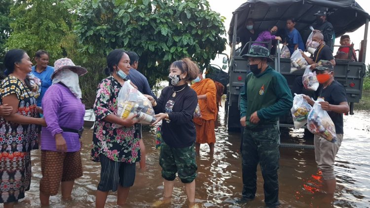 นายกฯ สภาสตรีแห่งชาติฯในพระบรมราชูปถัมภ์ ลุยมอบกำลังใจผู้ประสบภัย-และหญิงชราป่วยหนักช่วยเหลือตัวเองไม่ได้ชัยภูมิ