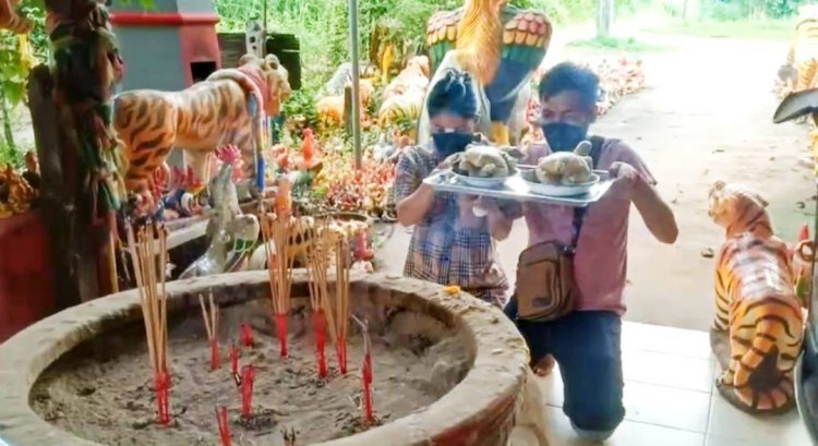 ส่องเลขเด็ด! ก่อนวันหวยออก แห่ขอพรเจ้าพ่อเสือ – เจ้าแม่ตะเคียน