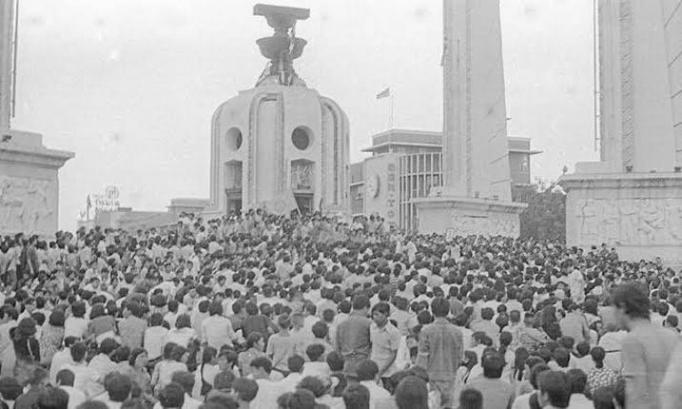 รำลึก 14 ตุลาคม 2516 วันมหาวิปโยค ครบรอบอีกแล้ว 48 ปี ผ่านมา เหตุการณ์ที่ไม่อยากจำ แต่ไม่เคยหายไปจากความทรงจำของประชาชน (ประมวลภาพ)