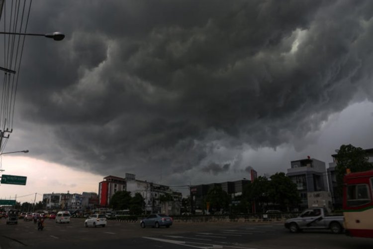 กรมอุตุฯ เตือนทั่วไทยฝนตกหนัก 51 จังหวัดอ่วม กรุงเทพ-ปริมณฑลไม่รอด