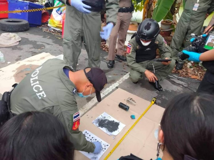 EOD รุดกู้ระเบิดแสวงเครื่อง ซอยกรุงเทพกรีฑา จงใจซุกในรถของอาสาพยาบาลกลุ่มทะลุแก๊ส