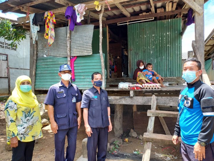 นพค.42 ยะลา ซับน้ำตาผู้รับผลกระทบโควิด 19 ตามนโยบายรัฐบาล