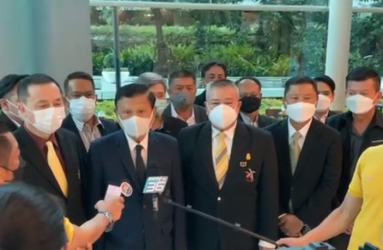 สหพันธ์การขนส่งทางบกแห่งประเทศไทยจ่อยื่นหนังสือบิ๊กตู่ หากไม่ตรึงราคา 25 บาท/ลิตร เตรียมยกระดับความเข้มข้น-ปธ.สมาพันธ์ฯเผย หากยังคงราคา 30 บาท จะขึ้นราคาภาคขนส่ง