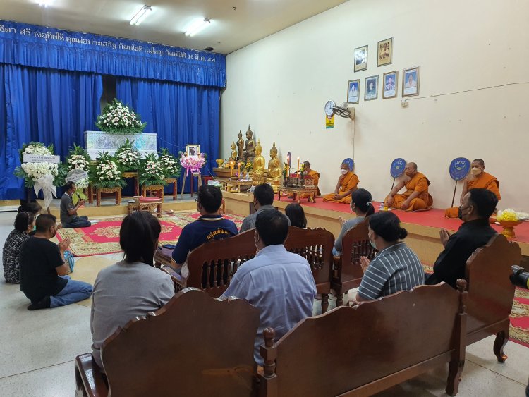 พ่อแม่ร่ำให้"สวดพระอภิธรรมศพ"น้องวาฤทธิ์"เหยื่อคมกระสุนปริศนาดินแดง (มีคลิป)