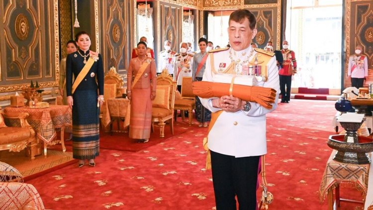 ในหลวง ทรงบำเพ็ญพระราชกุศลถวายผ้าพระกฐิน วัดราชบพิธฯ-วัดพระเชตุพนฯ