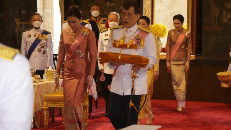 ในหลวงทรงบำเพ็ญพระราชกุศลถวายผ้าพระกฐินวัดบวรฯ-วัดเบญจมบพิตรฯ