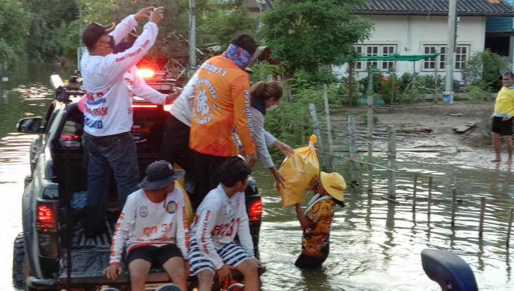 คนพิมายกว่า1,500 หลังเดือดร้อนหนัก น้ำยังคงท่วมสูงกว่า 1 เมตร