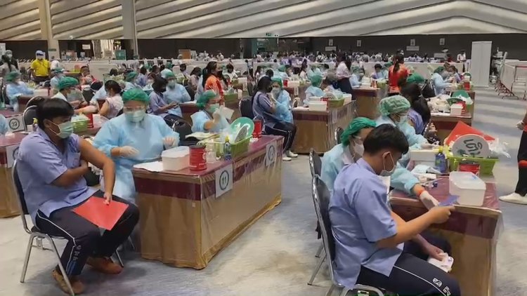 โคราชเร่งฉีดวัคซีนสร้างภูมิคุ้มกันหมู่-ยอดป่วยโควิดสะสมทะลุเกือบ 3 หมื่นราย(มีคลิป)