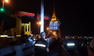 หนุ่มสระบุรีเครียดตกงานปีนลงไปนั่งขอบสะพานภูมิพล 2 ประชดชีวิต (มีคลิป)