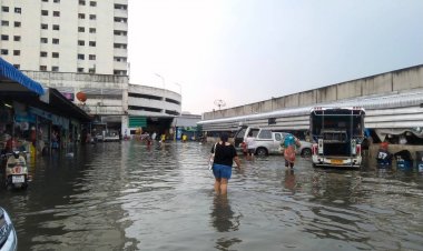 คนปากน้ำระทม!น้ำทะเลหนุนสูงทะลักเข้าท่วมถนนและตลาดและวัดที่ตั้งอยู่ริมแม่น้ำเจ้าพระยา(มีคลิป)