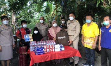 ผวจ.ยะลา ลงพื้นที่เยี่ยม 10 ชีวิตนอนกินในเพิง (มีคลิป)