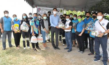 สมาคมนักข่าวหนังสือพิมพ์ส่วนภูมิภาค มอบถุงยังชีพผู้ประสบอุทกภัยน้ำท่วม จ.อยุธย