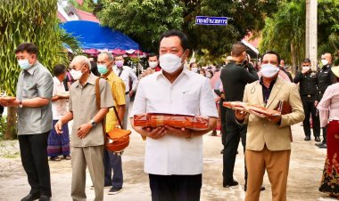 "ทวี สอดส่อง"ล่องใต้ทอดกฐินวัดธารากรตากใบ(มีคลิป)