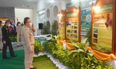 รองผู้ว่าฯนราธิวาสวางพานพุ่มดอกไม้สดพระบิดาแห่งฝนหลวง