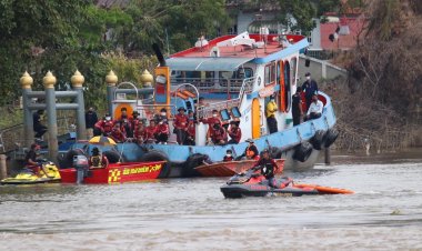 นักประดาน้ำกู้ภัยอยุธยาดำน้ำตัดเชือกขนาดใหญ่เรือล่มจมก้นเจ้าพระยาสำเร็จแล้ว