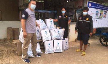"สส.ชัยวุฒิ" มอบถุงยังชีพให้ชาวบ้านที่ได้รับผลกระทบโควิด