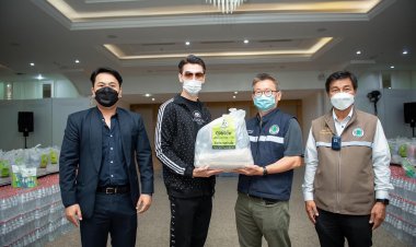 ทต.หลักหกมอบถุงยังชีพและอุปกรณ์ป้องกันโควิดนศ.-บุคลากรม.รังสิต