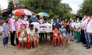 สมุทรปราการ แม่วัย 37 สู่ชีวิตออกมาวอนช่วยเหลือหลังเลี้ยงลูก 6 คนแถมยังพิการต้องอดมื้อกินมื้อ เพราะพิษโควิด-19