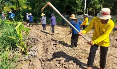 พช.ห้วยทับทัน จัดกิจกรรมเอามื้อสามัคคี “โคก หนอง นา พช.”
