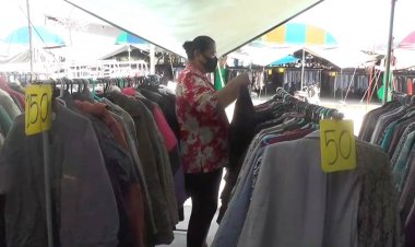 ลมเย็นเริ่มมา-เมืองเริ่มผ่อนคลายปชช.แห่ซื้อเสื้อกันหนาวมือ 2 ต้อนรับฤดูหนาวคึกคัก