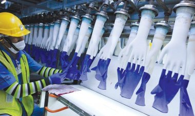 รง.อุตฯผลิตถุงมือยางรายใหญ่ปิดไม่มีกำหนดเหตุขาดน้ำยาแอมโมเนีย-น้ำท่วมถนนถูกตัดขาด