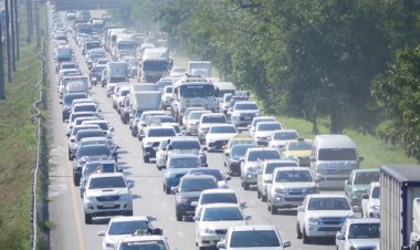 ถ.มิตรภาพจราจรติดยาวเหยียดปชช.แห่กลับบ้านเลือกตั้ง อบต.