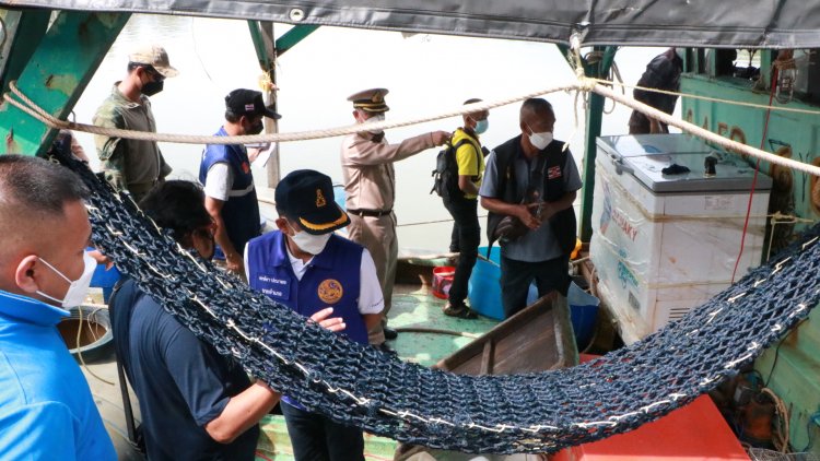 กองทัพเรือจับกุมเรือประมงเวียดนามรุกล้ำน่านน้ำที่นราฯ